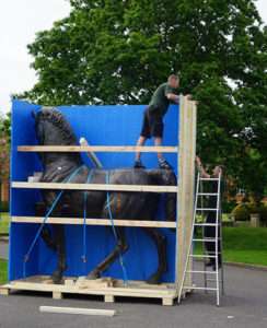 Horse in crate with supports